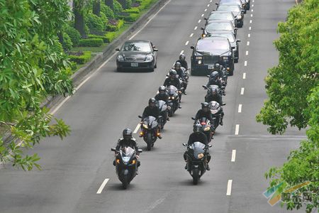 台黑道教父出殡2万人致祭马来西亚总统派特使