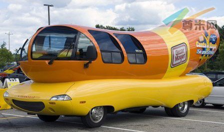 图：Wienermobile车